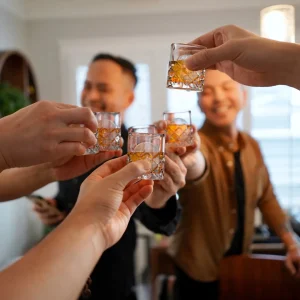 Yarai Shiver Ice Ball Shots - 4 Glasses with Ice Ball Tray