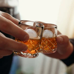 Yarai Shiver Ice Ball Shots - 4 Glasses with Ice Ball Tray